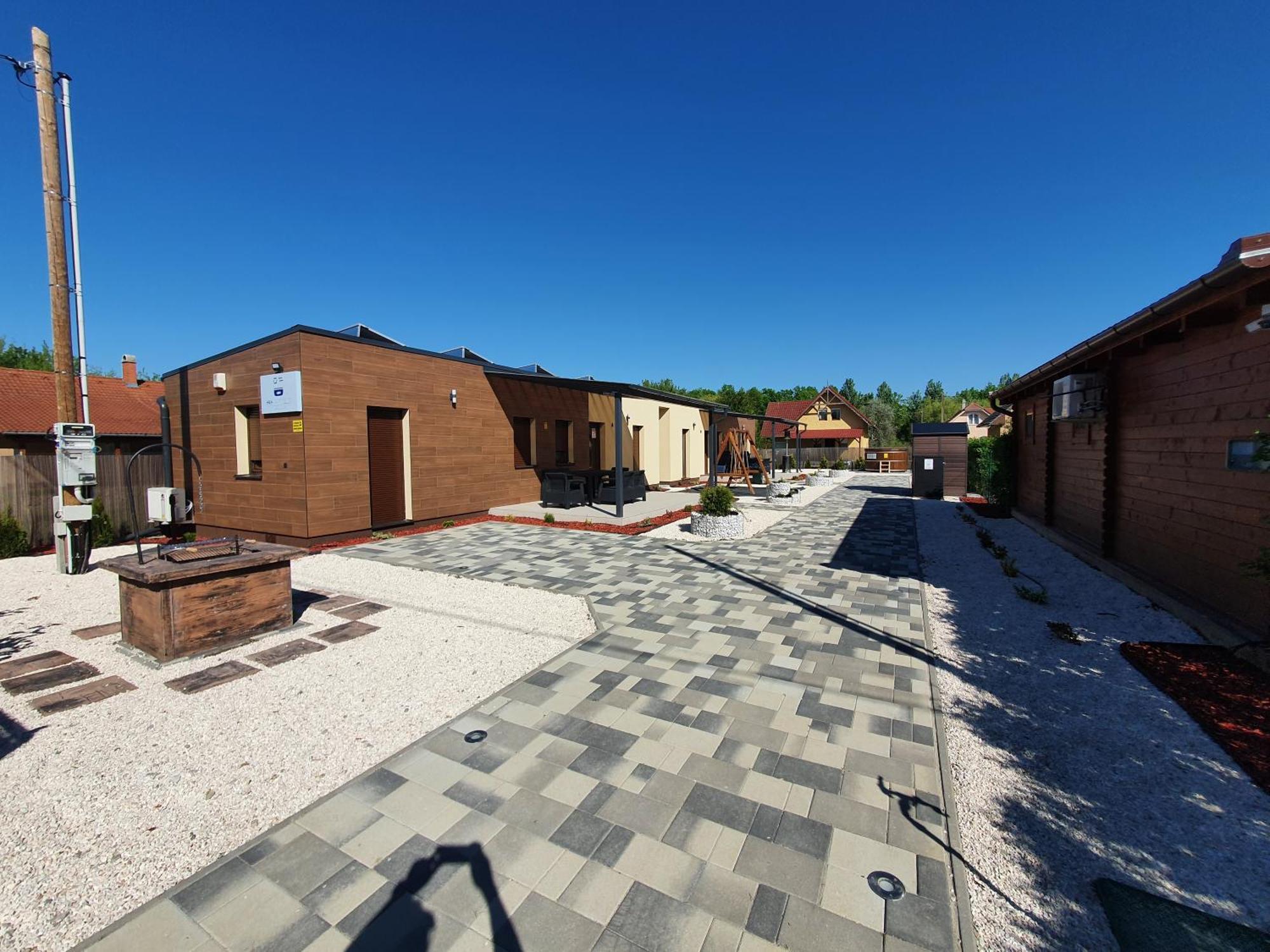 H&H Apartments Poroszlo Exterior photo